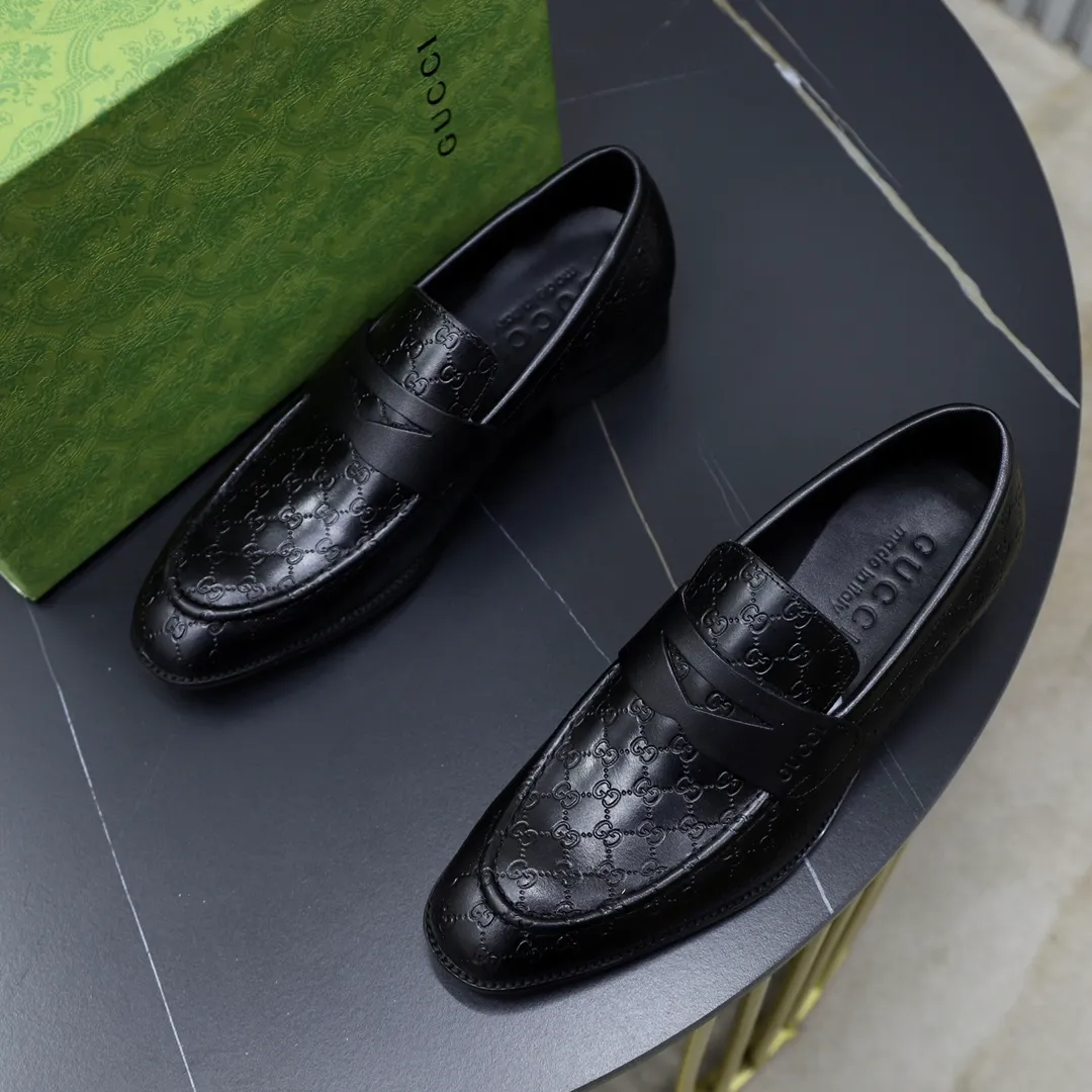 Men's shoes: 250🙅‍♂️🙅‍♂️🙅‍♂️Niuli Brand: GUCCI Size: 38-44 (45 can be customized) Level: Counter classic Material: Original soft cowhide upper Comfortable cowhide lining Original lightweight outsole Style category: Business casual footwear Driving leather shoes Color: Actual picture color